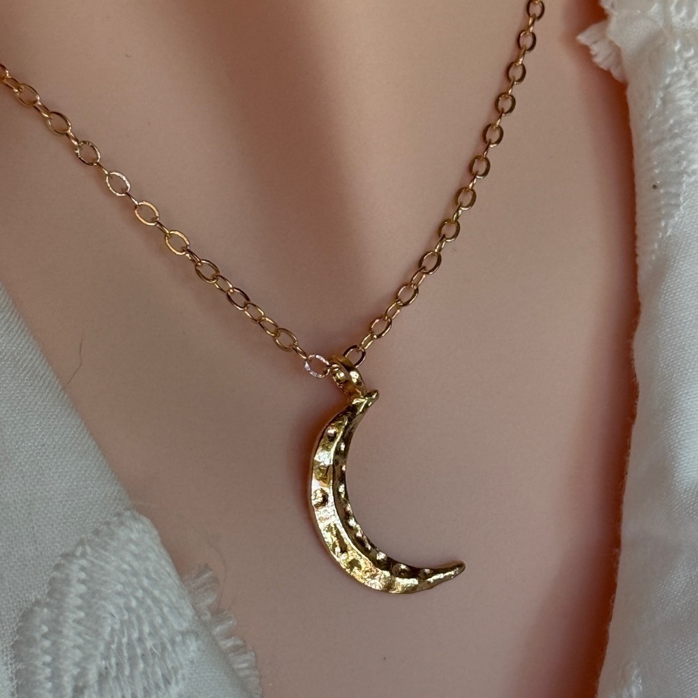 ⚜️ Minimalist Moon Pendant Necklace 🌙